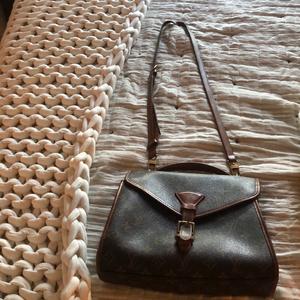 LV USED messenger bag